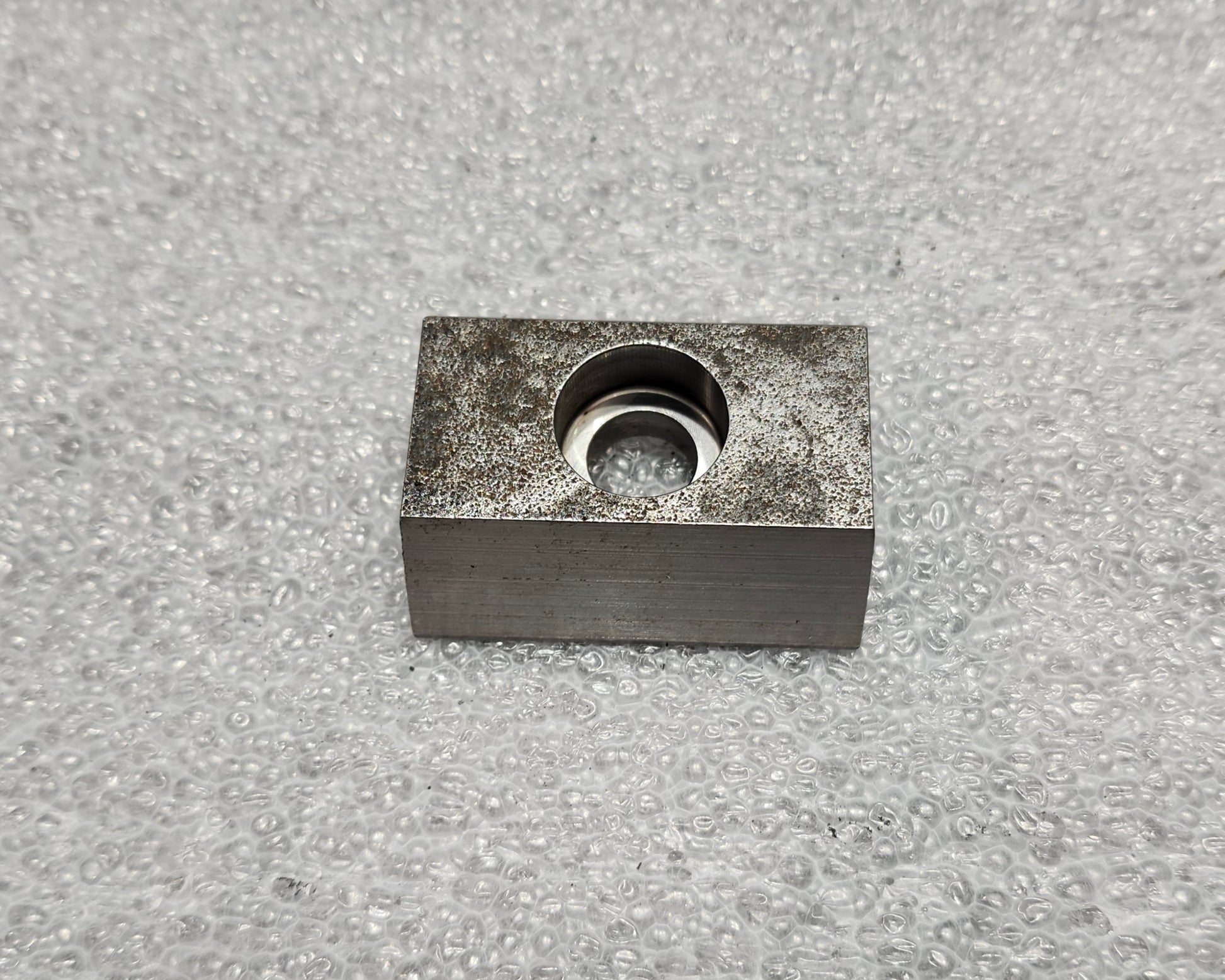 Bolt-on blade retainer