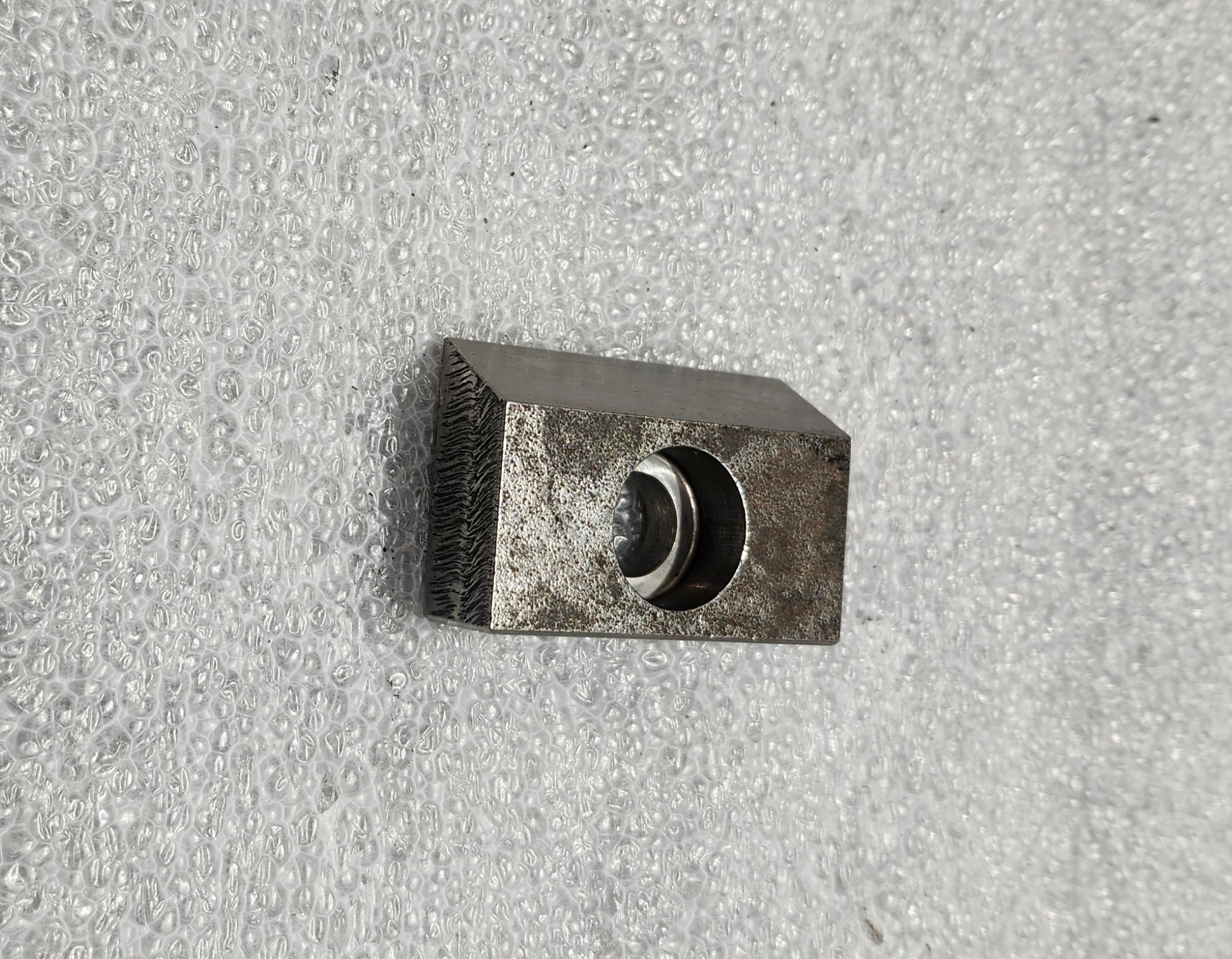 Bolt-on blade retainer